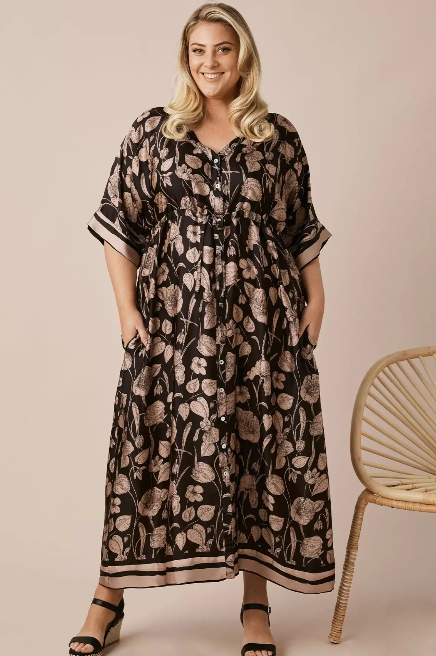 Store Carolina Bridgett Floral Dress
