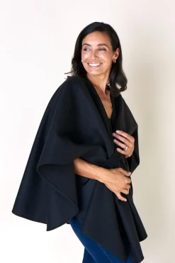 Online Carolina Grace Cape Black