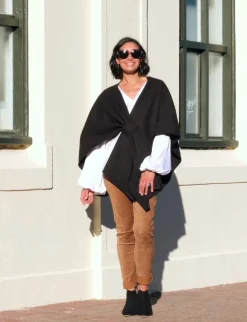Online Carolina Grace Cape Black