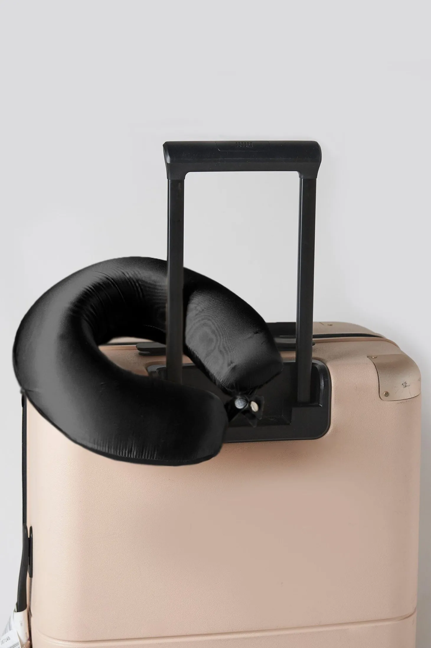 Fashion Carolina Lyla Travel Pillow Black