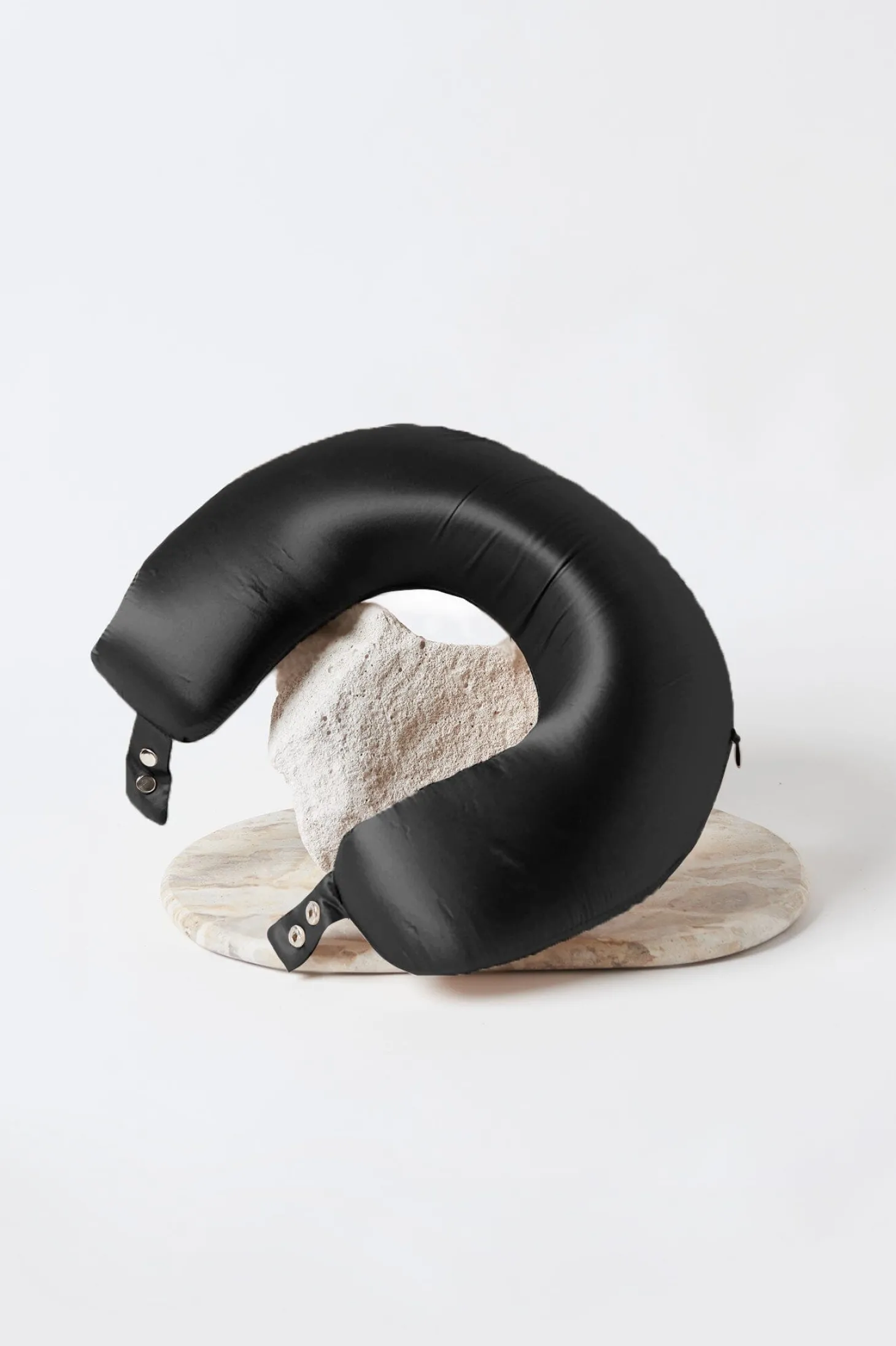 Fashion Carolina Lyla Travel Pillow Black