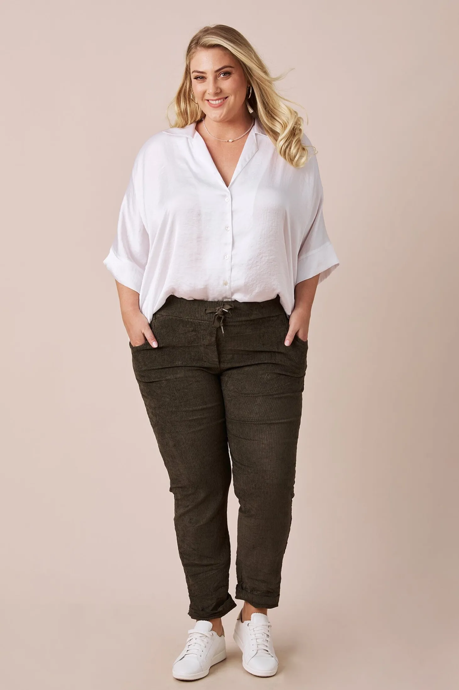 Fashion Carolina Maricela Corduroy Jogger Olive