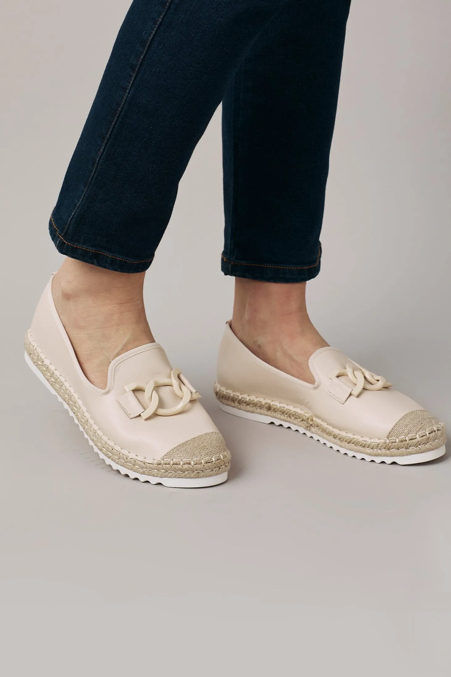 Best Sale Carolina Melissa Loafers Cream