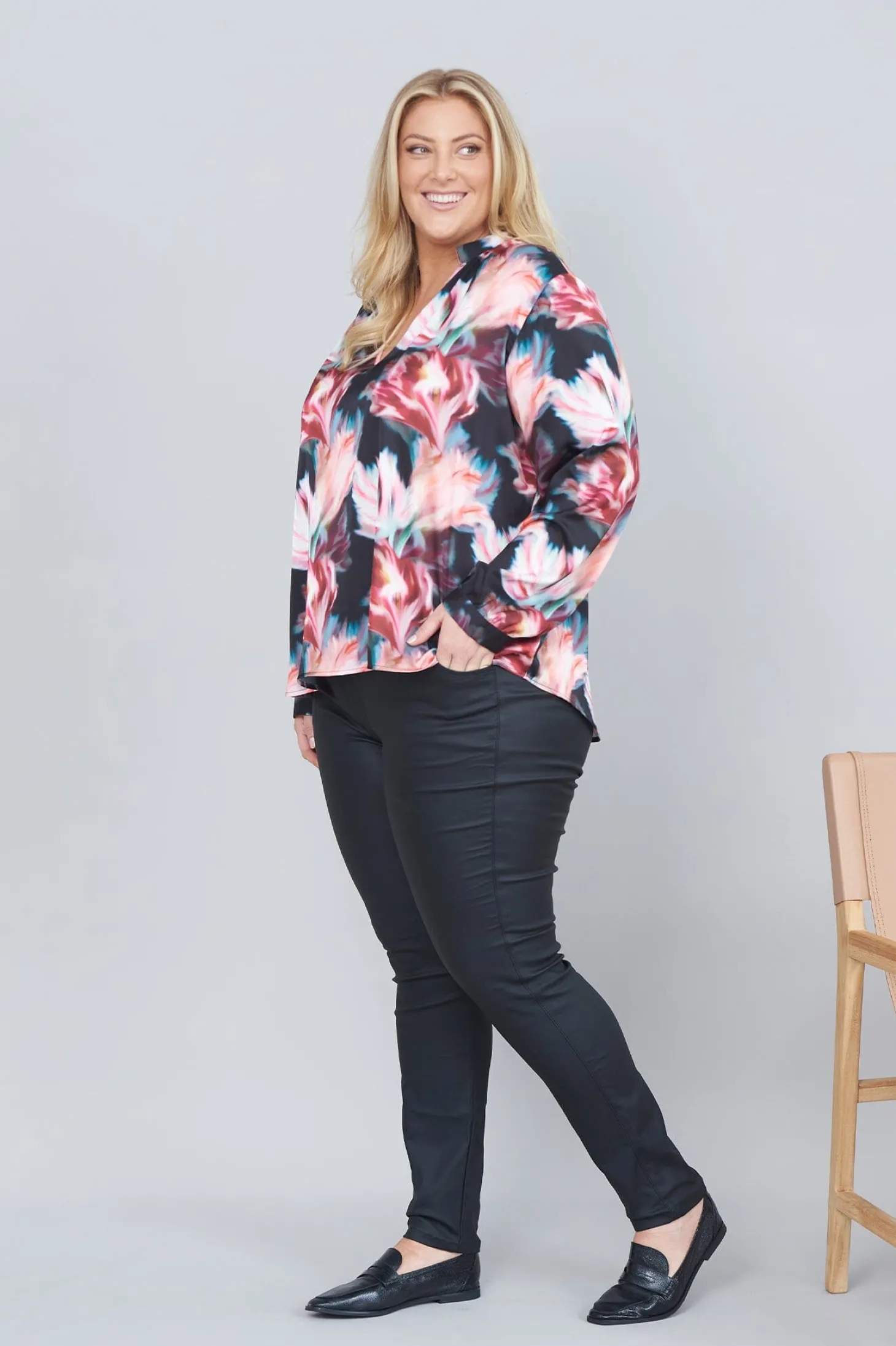 Best Sale Carolina Romy Floral V-Neck Long Sleeve Top
