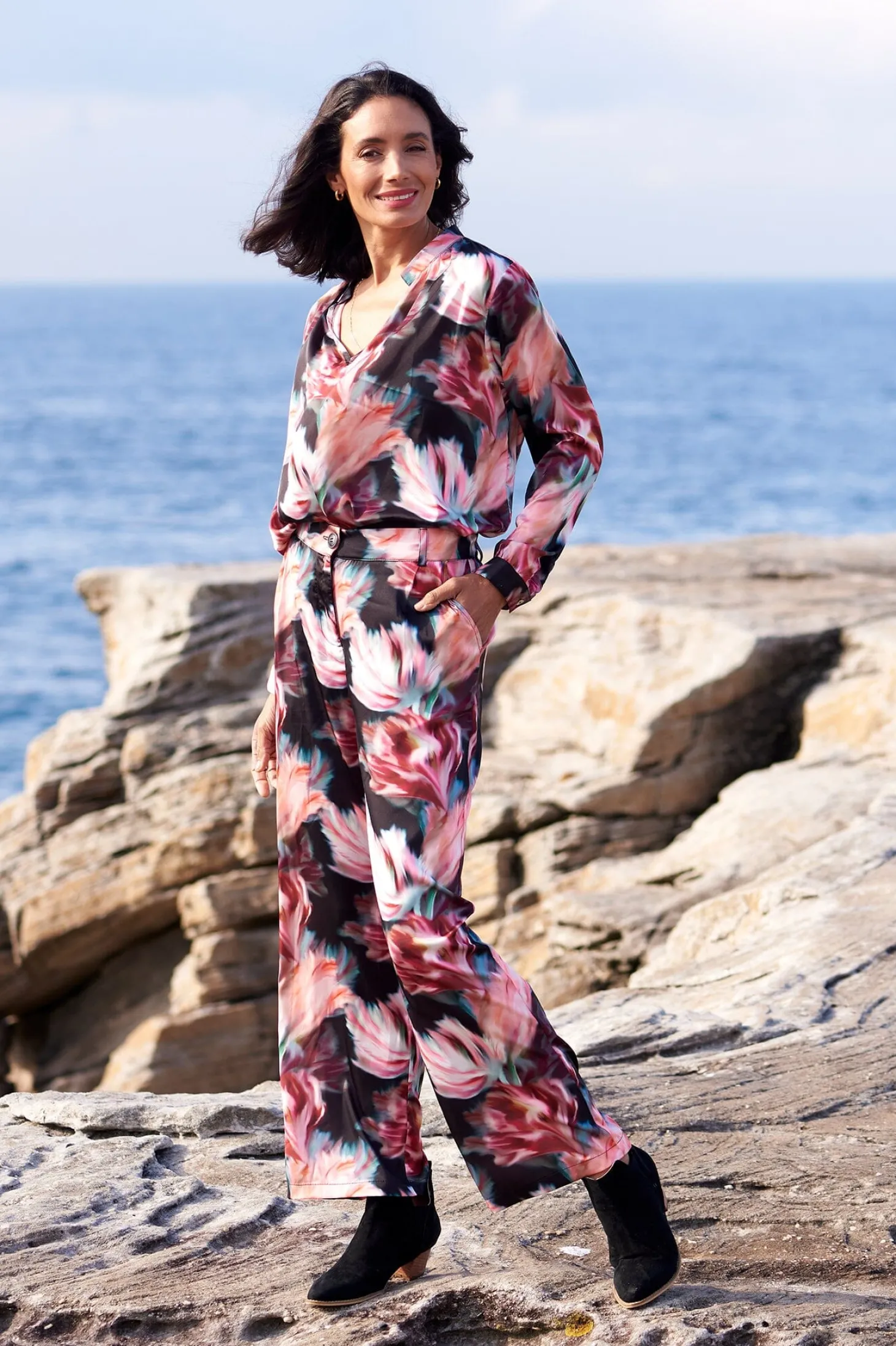 Best Sale Carolina Romy Floral V-Neck Long Sleeve Top